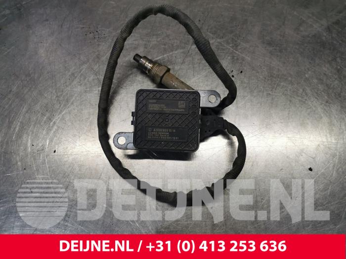 Nox sensor from a Mercedes-Benz Vito (447.6) 1.7 110 CDI 16V 2021