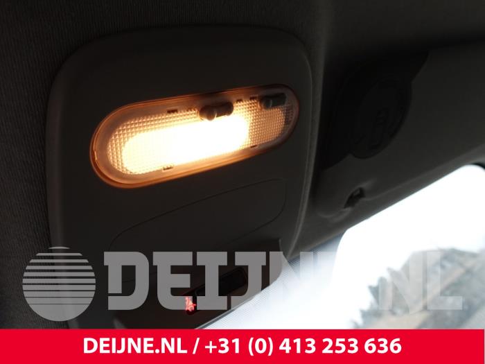 Interior lighting, front from a Renault Trafic (1FL/2FL/3FL/4FL) 1.6 dCi 125 Twin Turbo 2018