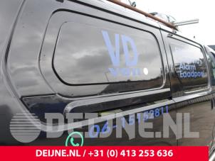 Used Sliding door rail, right Hyundai H-300 2.5 CRDi Price on request offered by van Deijne Onderdelen Uden B.V.