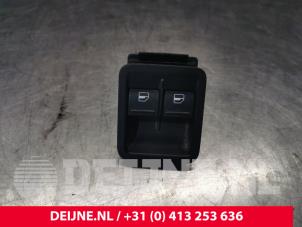 Used Electric window switch Volkswagen Caddy IV 1.0 TSI 12V Price € 24,20 Inclusive VAT offered by van Deijne Onderdelen Uden B.V.