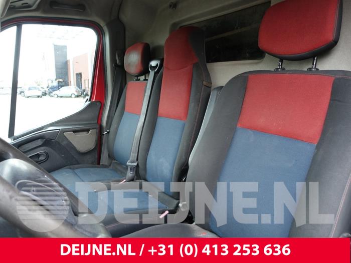 Fotel lewy z Renault Master IV (FV) 2.3 dCi 125 16V FWD 2011