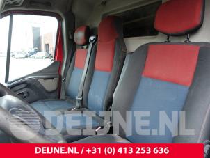 Używane Fotel lewy Renault Master IV (FV) 2.3 dCi 125 16V FWD Cena na żądanie oferowane przez van Deijne Onderdelen Uden B.V.