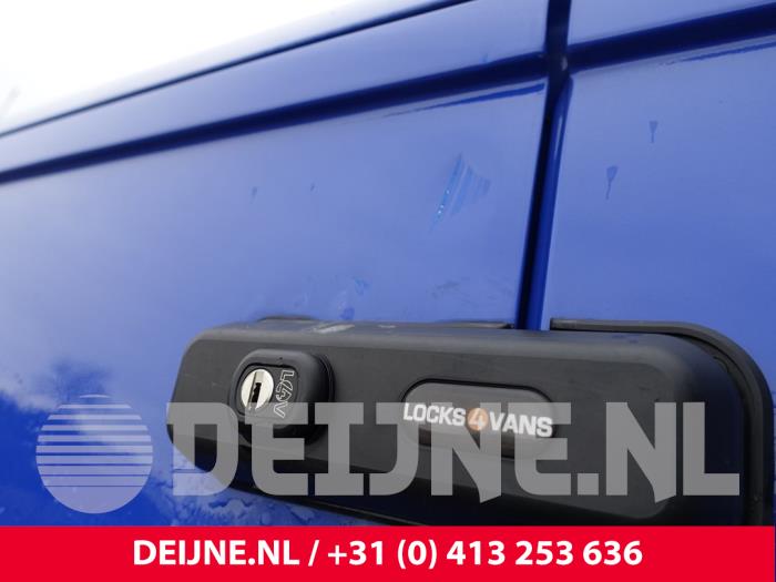 Porte coulissante gauche d'un Ford Transit Custom 2.0 TDCi 16V Eco Blue 105 2022