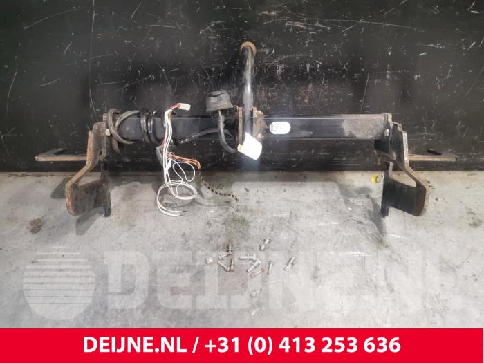 Używane Hak holowniczy Citroen Jumpy 1.6 Blue HDi 95 Cena € 181,50 Z VAT oferowane przez van Deijne Onderdelen Uden B.V.
