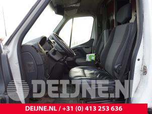 Used Seat, left Opel Movano 2.3 CDTi 16V FWD Price € 211,75 Inclusive VAT offered by van Deijne Onderdelen Uden B.V.