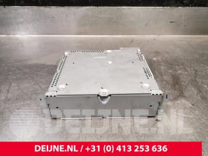 Używane Modul radiowy Renault Trafic (1FL/2FL/3FL/4FL) 1.6 dCi 125 Twin Turbo Cena € 181,50 Z VAT oferowane przez van Deijne Onderdelen Uden B.V.