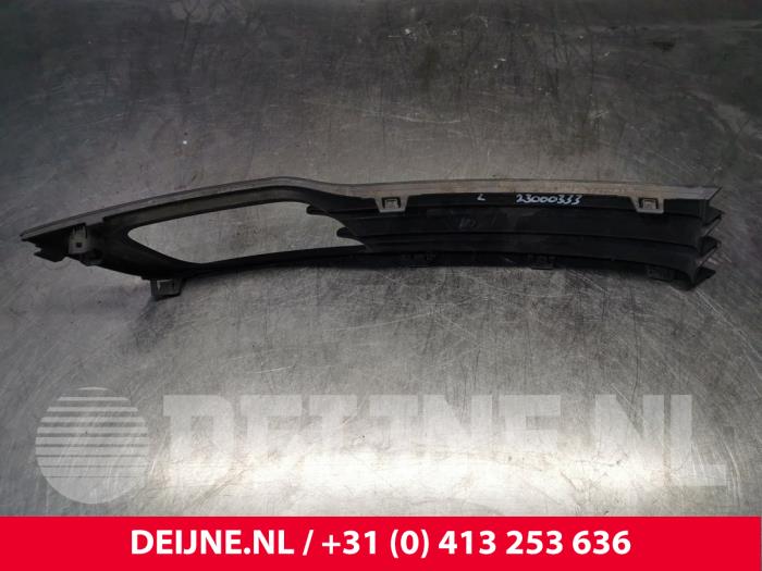 Bumper grille from a Volvo V70 (BW) 1.6 T4 16V 2014