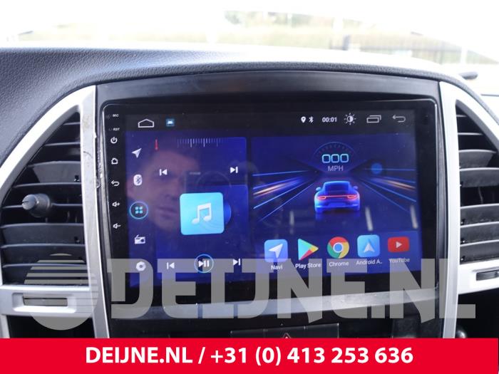 Display unité de contrôle multi media d'un Mercedes-Benz Vito (447.6) 1.6 111 CDI 16V 2015
