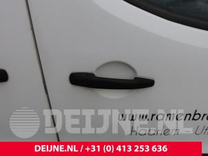 Usados Manija de puerta de 2 puertas derecha Peugeot Partner (GC/GF/GG/GJ/GK) 1.6 HDI 90 Precio de solicitud ofrecido por van Deijne Onderdelen Uden B.V.