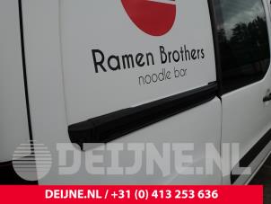 Usados Riel de puerta corredera derecha Peugeot Partner (GC/GF/GG/GJ/GK) 1.6 HDI 90 Precio de solicitud ofrecido por van Deijne Onderdelen Uden B.V.