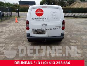 Usados Mecanismo de cierre puerta trasera furgoneta Peugeot Partner (GC/GF/GG/GJ/GK) 1.6 HDI 90 Precio € 48,40 IVA incluido ofrecido por van Deijne Onderdelen Uden B.V.