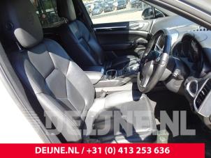 Used Seat, right Porsche Cayenne II (92A) 3.0 D V6 24V Price € 250,00 Margin scheme offered by van Deijne Onderdelen Uden B.V.