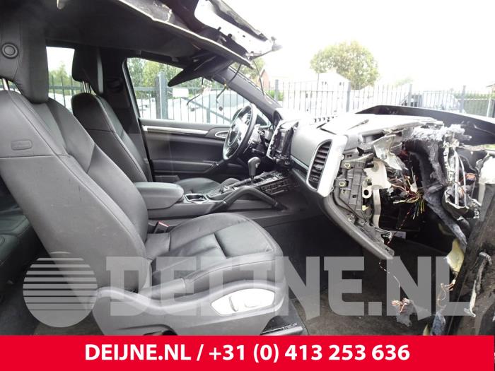 Siège droit d'un Porsche Cayenne II (92A) 3.0 D V6 24V 2013