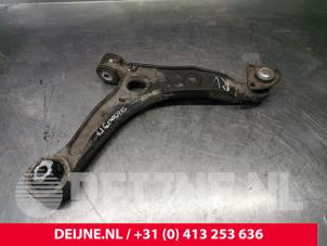 Usagé Bras de suspension bas avant droit Fiat Ducato (250) 2.3 D 120 Multijet Prix € 60,50 Prix TTC proposé par van Deijne Onderdelen Uden B.V.