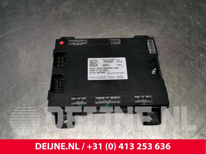 Used Body control computer Tesla Model S 75 Price € 211,75 Inclusive VAT offered by van Deijne Onderdelen Uden B.V.