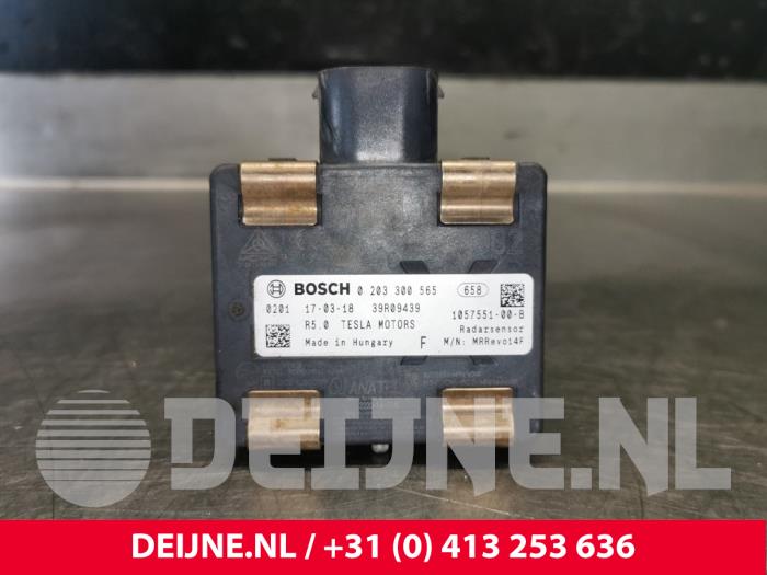 Begagnade Radarsensor Tesla Model S 75 Pris € 181,50 Inklusive moms erbjuds av van Deijne Onderdelen Uden B.V.