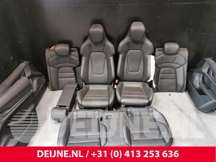 Fotel prawy z Porsche Taycan (Y1A) 4S 2021