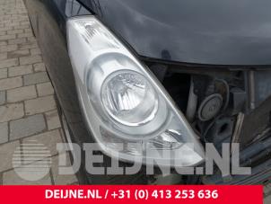 Used Headlight, right Hyundai H-300 Price on request offered by van Deijne Onderdelen Uden B.V.