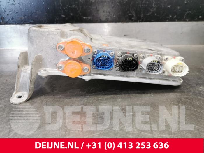 Używane HV kontrola modul Tesla Model S 75 Cena € 302,50 Z VAT oferowane przez van Deijne Onderdelen Uden B.V.
