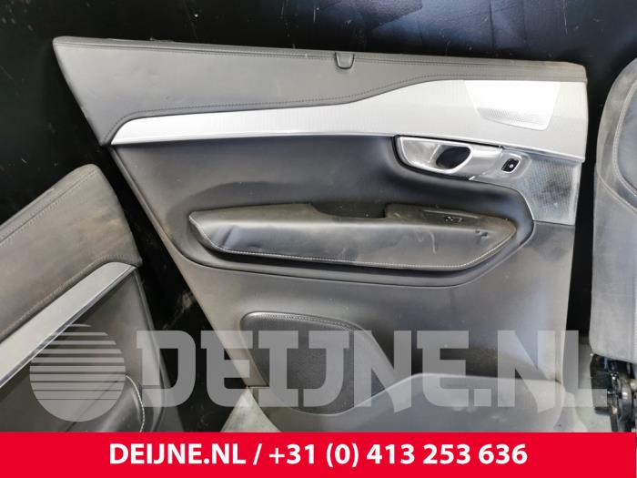 Tapizado de puerta de 4 puertas izquierda detrás de un Volvo XC90 II 2.0 D5 16V AWD 2019