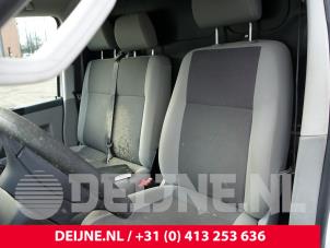 Używane Fotel lewy Volkswagen Transporter T5 2.0 TDI DRF Cena na żądanie oferowane przez van Deijne Onderdelen Uden B.V.