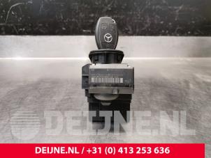 Usados Cerradura de contacto y llave Mercedes Sprinter 3t (906.61) 213 CDI 16V Precio € 242,00 IVA incluido ofrecido por van Deijne Onderdelen Uden B.V.