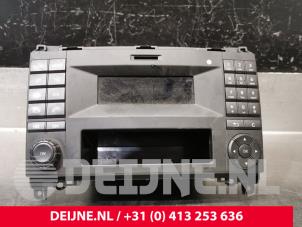 Usagé Radio Mercedes Sprinter 3t (906.61) 213 CDI 16V Prix € 181,50 Prix TTC proposé par van Deijne Onderdelen Uden B.V.
