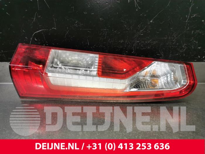 Rücklicht rechts van een Renault Master IV (MA/MB/MC/MD/MH/MF/MG/MH) 2.3 dCi 16V 2014