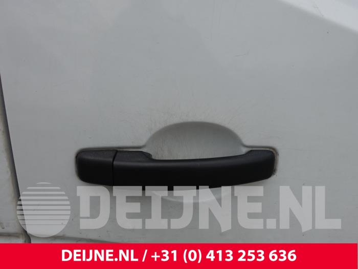 Manija de puerta de 2 puertas derecha de un Renault Master IV (MA/MB/MC/MD/MH/MF/MG/MH) 2.3 dCi 16V 2014