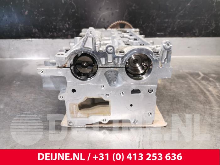 Cylinder head from a Citroën Jumpy 2.0 Blue HDI 120 2018