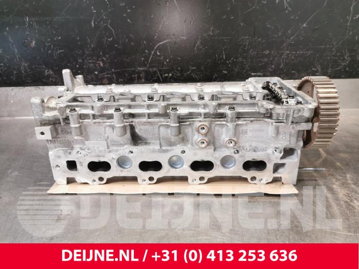 Cylinder head from a Citroën Jumpy 2.0 Blue HDI 120 2018