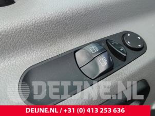 Used Electric window switch Volkswagen Crafter 2.0 TDI 16V Price on request offered by van Deijne Onderdelen Uden B.V.