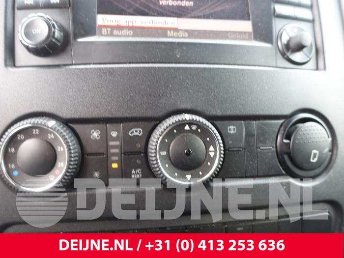 Panel de control de calefacción de un Volkswagen Crafter 2.0 TDI 16V 2016