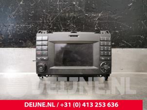 Używane Radio Volkswagen Crafter 2.0 TDI 16V Cena € 242,00 Z VAT oferowane przez van Deijne Onderdelen Uden B.V.