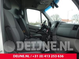 Usagé Siège avant droit Volkswagen Crafter 2.0 TDI 16V Prix sur demande proposé par van Deijne Onderdelen Uden B.V.