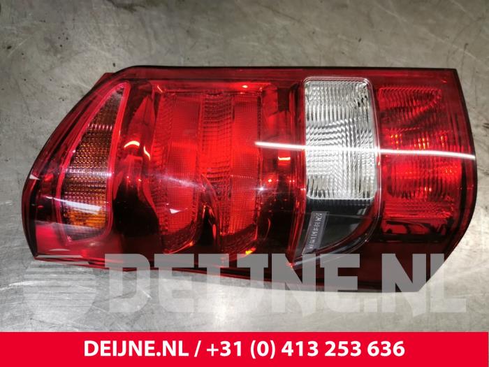Rücklicht links van een Mercedes-Benz Vito (447.6) 2.2 114 CDI 16V 2015