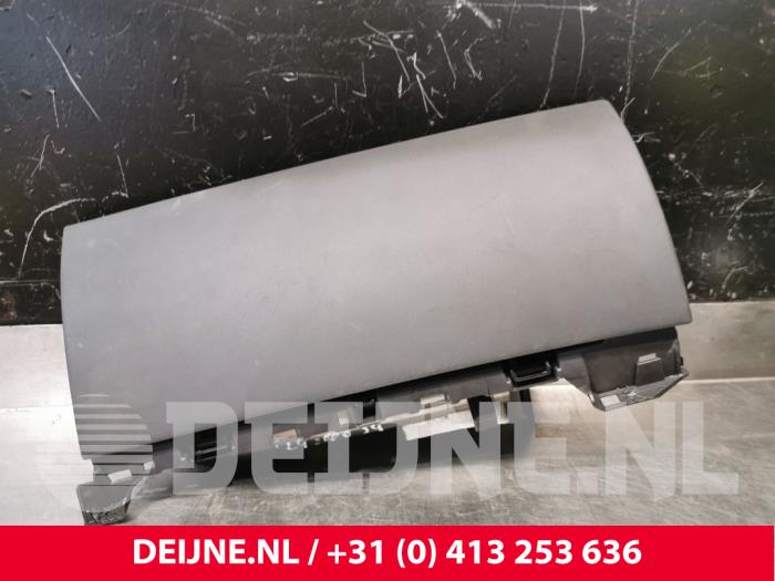 Begagnade Handskfack Tesla Model 3 EV AWD Pris € 84,70 Inklusive moms erbjuds av van Deijne Onderdelen Uden B.V.
