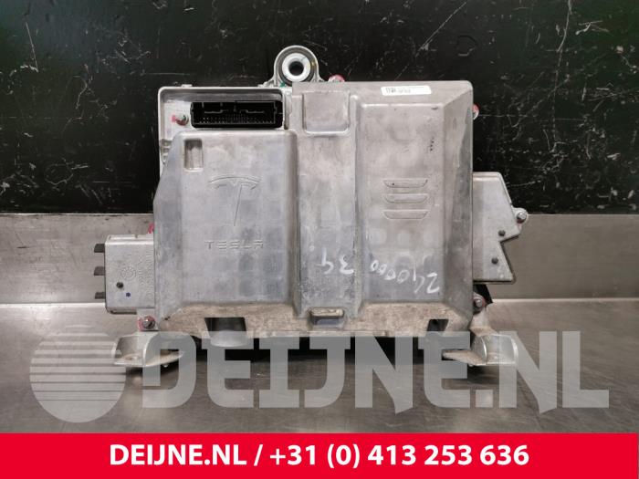 Usagé Module (divers) Tesla Model 3 EV AWD Prix € 193,60 Prix TTC proposé par van Deijne Onderdelen Uden B.V.