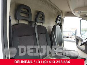 Used Double front seat, right Peugeot Boxer (U9) 2.0 BlueHDi 160 Price on request offered by van Deijne Onderdelen Uden B.V.