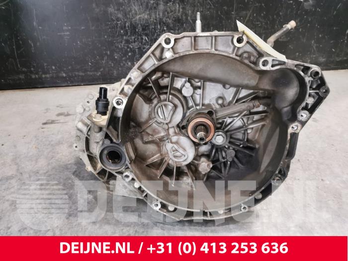 Gebrauchte Getriebe Opel Movano Combi 2.2 DTI Preis € 695,75 Mit Mehrwertsteuer angeboten von van Deijne Onderdelen Uden B.V.