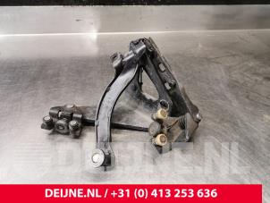 Used Sliding door roller, right Opel Vivaro 1.6 CDTi BiTurbo 125 Price € 72,60 Inclusive VAT offered by van Deijne Onderdelen Uden B.V.