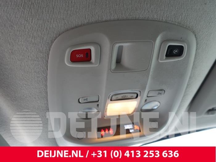 Eclairage intérieur avant d'un Citroën Jumpy 2.0 Blue HDI 120 2020