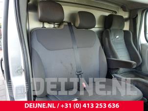 Used Double front seat, right Opel Vivaro 2.5 CDTI 16V Price on request offered by van Deijne Onderdelen Uden B.V.