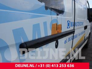 Used Sliding door rail, right Renault Master III (FD/HD) 2.5 dCi 16V Price on request offered by van Deijne Onderdelen Uden B.V.