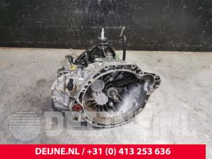 Usados Caja de cambios Renault Master III (FD/HD) 2.5 dCi 16V Precio € 605,00 IVA incluido ofrecido por van Deijne Onderdelen Uden B.V.