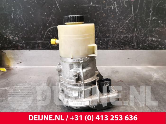 Usagé Pompe de direction Opel Vivaro 1.6 CDTi BiTurbo 125 Prix € 272,25 Prix TTC proposé par van Deijne Onderdelen Uden B.V.