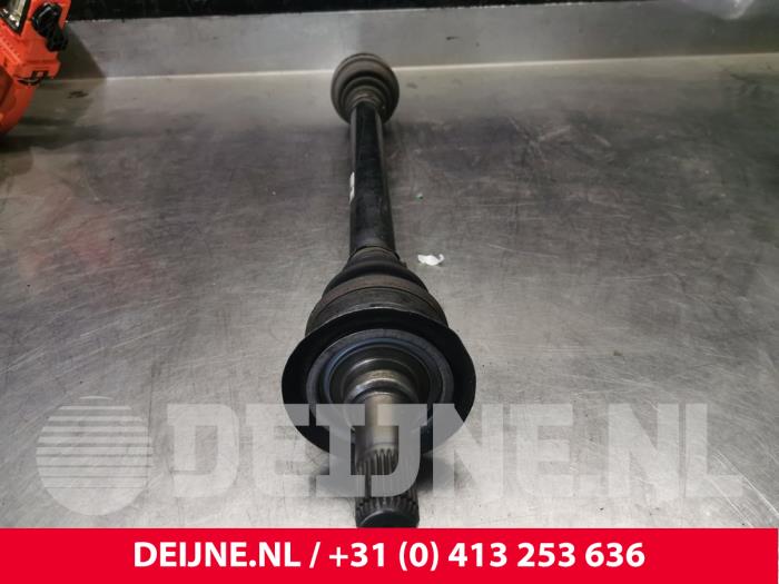 Drive shaft, rear right from a BMW 5 serie (F10) 535i 24V TwinPower Turbo 2011