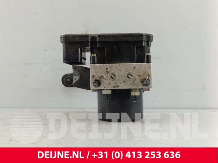 Begagnade ABS-pump Volvo C70 (MC) 2.0 D3 20V Pris € 100,00 Marginaltabell erbjuds av van Deijne Onderdelen Uden B.V.
