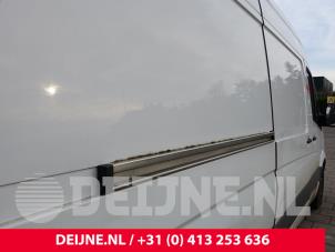 Used Sliding door rail, right Mercedes Sprinter 3,5t (906.63) 313 CDI 16V Price on request offered by van Deijne Onderdelen Uden B.V.