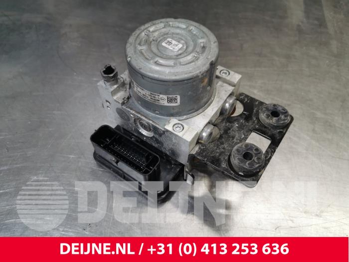 Begagnade ABS-pump Renault Trafic (1FL/2FL/3FL/4FL) 2.0 dCi 16V 120 Pris € 181,50 Inklusive moms erbjuds av van Deijne Onderdelen Uden B.V.
